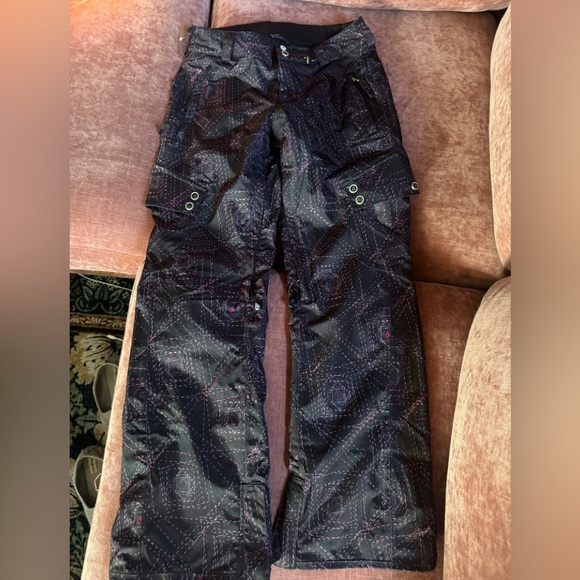 Volcom Nimbus Black & Pink /Purple Abstract Patterned Snow Pants - Picture 1 of 6